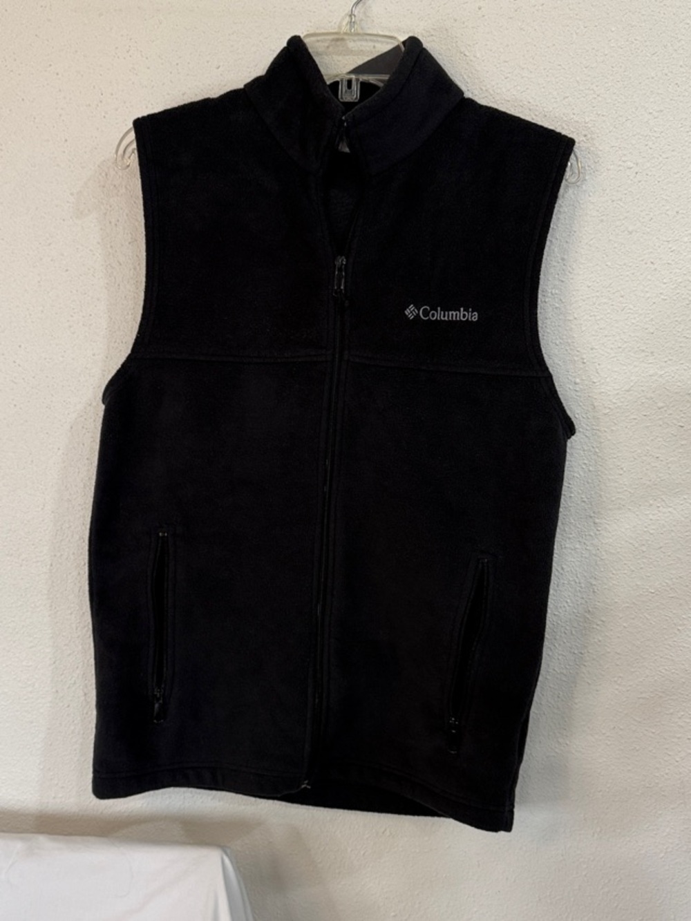 Columbia Menβs Black Fleece Vest - Full Zip